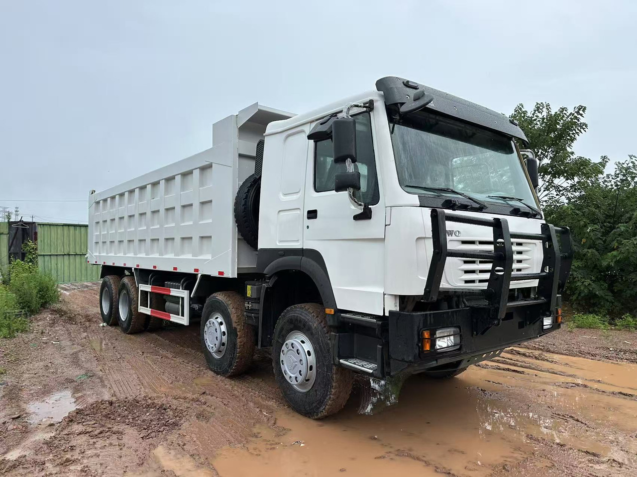 HOWO 371hp - Billenőplatós teherautó: 1 kép. HOWO 371hp - Billenőplatós teherautó: 1 kép.