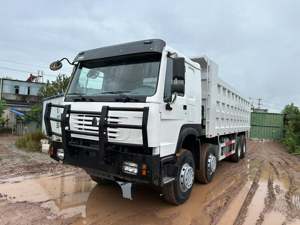 HOWO 371hp - Billenőplatós teherautó: 4 kép. HOWO 371hp - Billenőplatós teherautó: 4 kép.