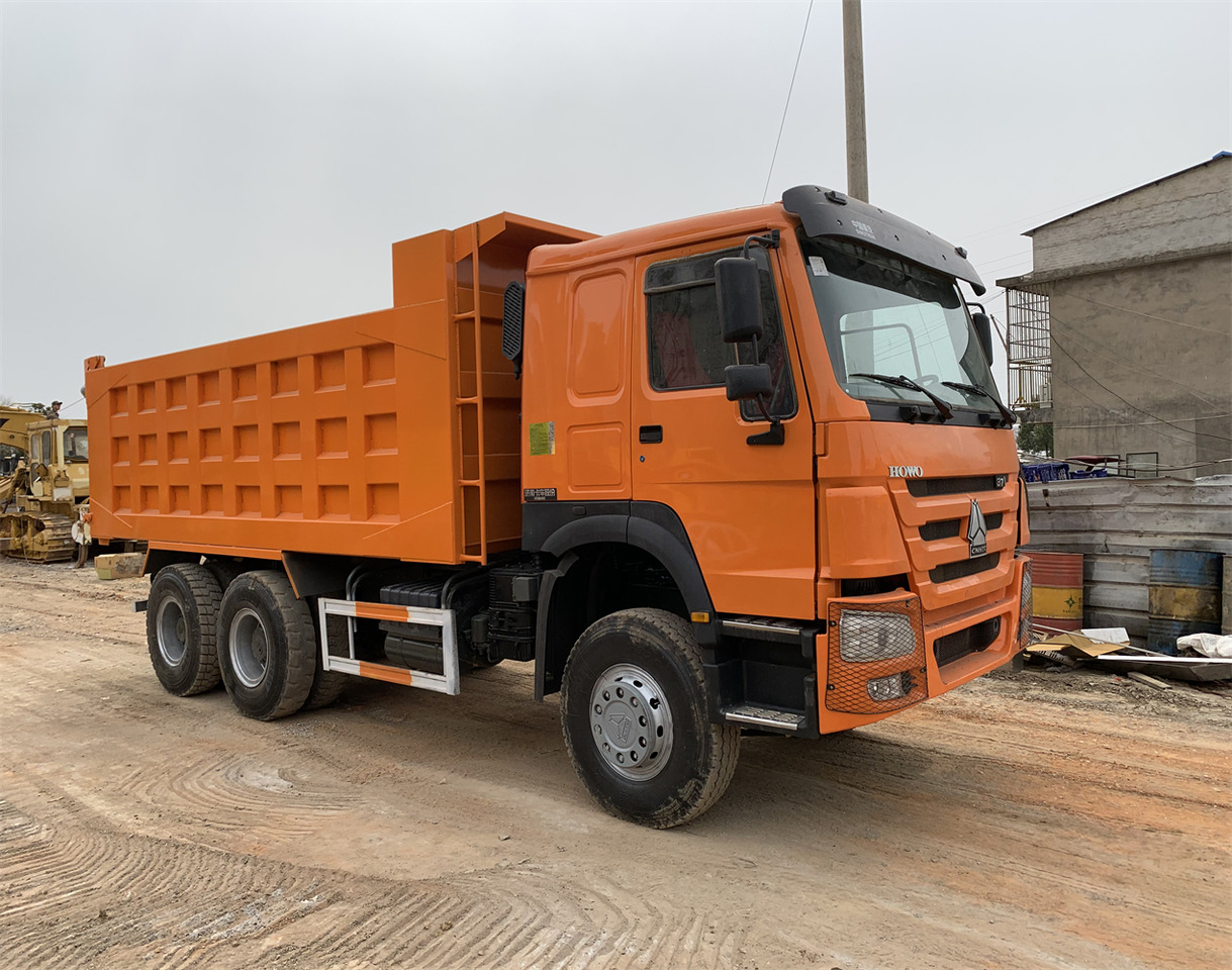 HOWO 371hp - Billenőplatós teherautó: 4 kép. HOWO 371hp - Billenőplatós teherautó: 4 kép.