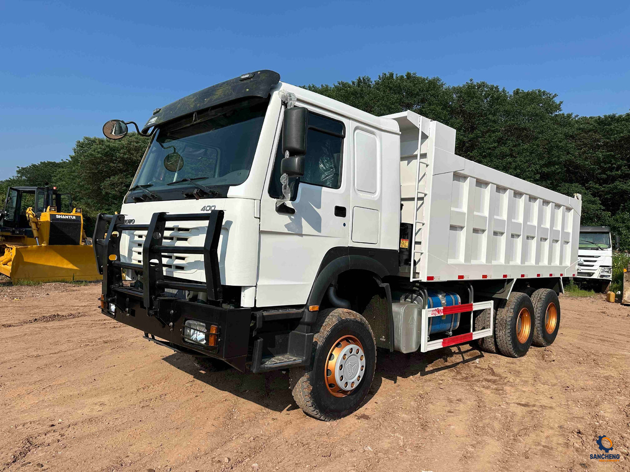 HOWO 400hp - Billenőplatós teherautó: 5 kép. HOWO 400hp - Billenőplatós teherautó: 5 kép.