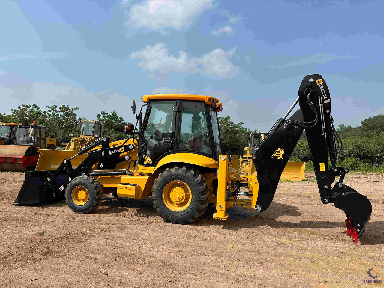 JCB 3CX - Kotrórakodó: 2 kép. JCB 3CX - Kotrórakodó: 2 kép.
