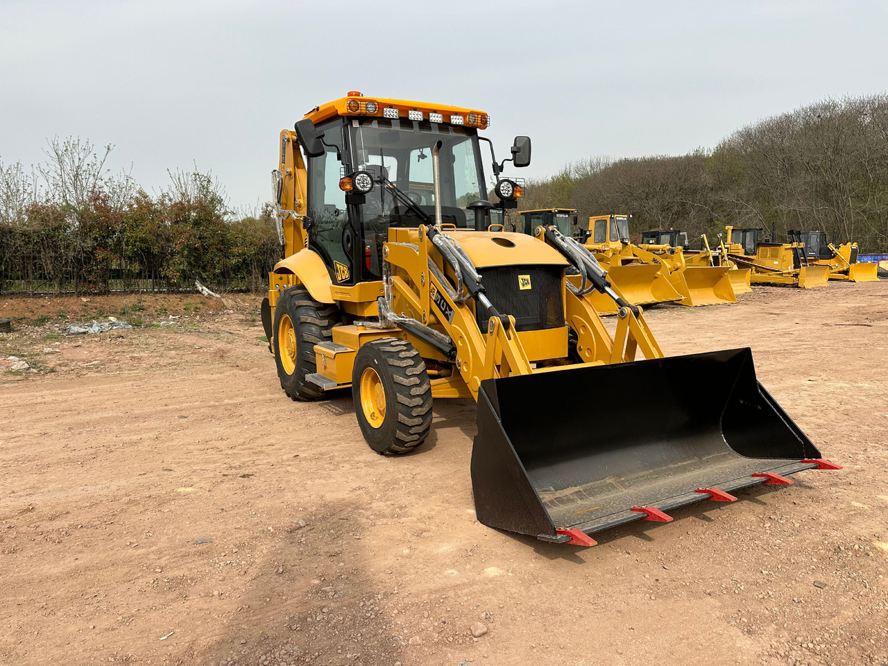 JCB 3CX - Kotrórakodó: 3 kép. JCB 3CX - Kotrórakodó: 3 kép.