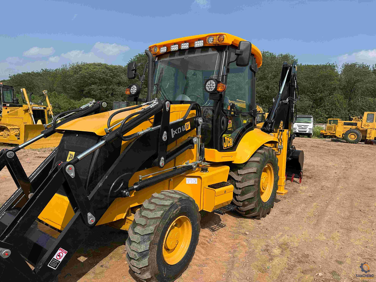 JCB 3CX - Kotrórakodó: 4 kép. JCB 3CX - Kotrórakodó: 4 kép.