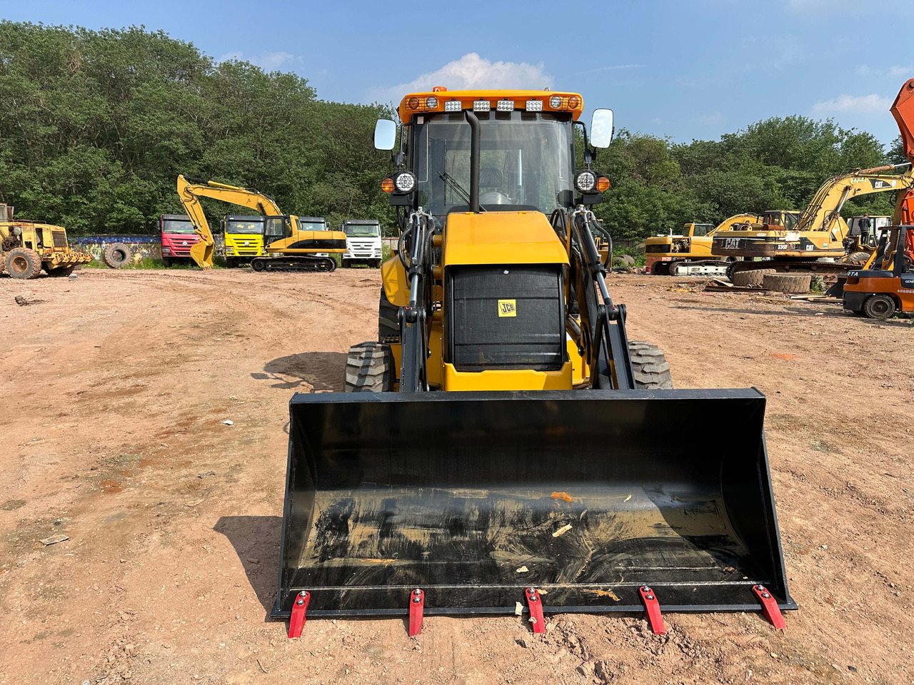 JCB 3CX - Kotrórakodó: 4 kép. JCB 3CX - Kotrórakodó: 4 kép.