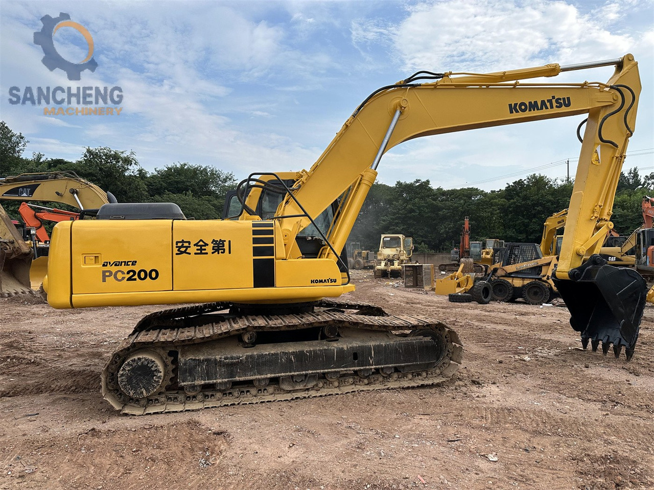 KOMATSU PC200-6 - Lánctalpas kotró: 2 kép. KOMATSU PC200-6 - Lánctalpas kotró: 2 kép.