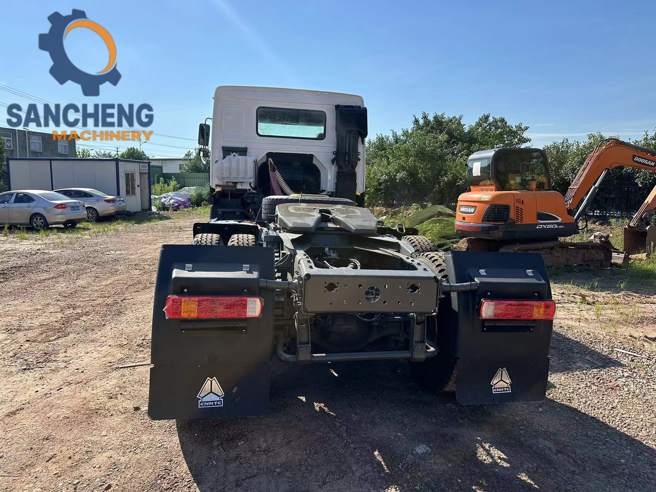 Nyergesvontató SINOTRUK HOWO Truck Head 371: 11 kép. Nyergesvontató SINOTRUK HOWO Truck Head 371: 11 kép.