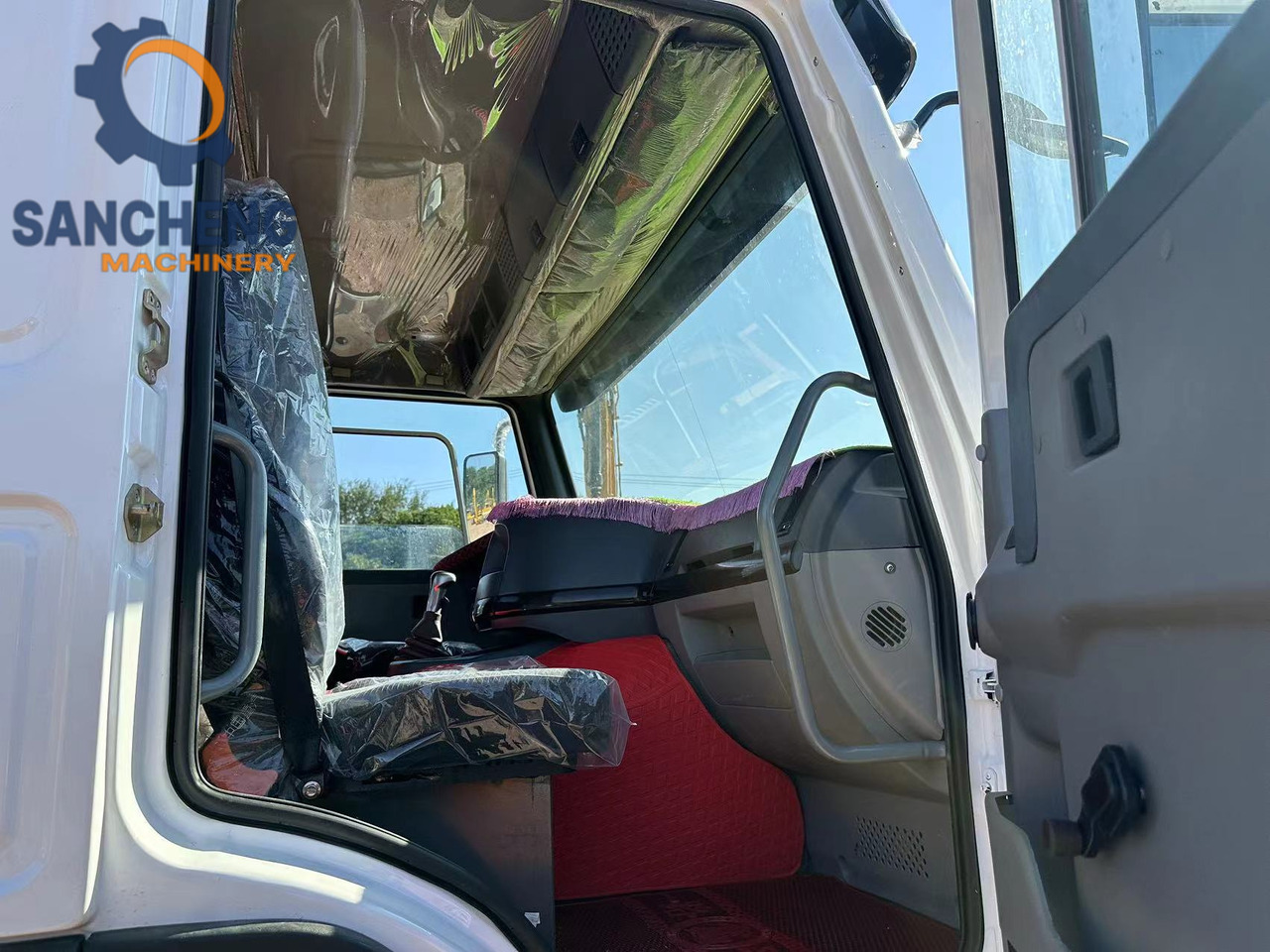 Nyergesvontató SINOTRUK HOWO Truck Head 371: 9 kép. Nyergesvontató SINOTRUK HOWO Truck Head 371: 9 kép.