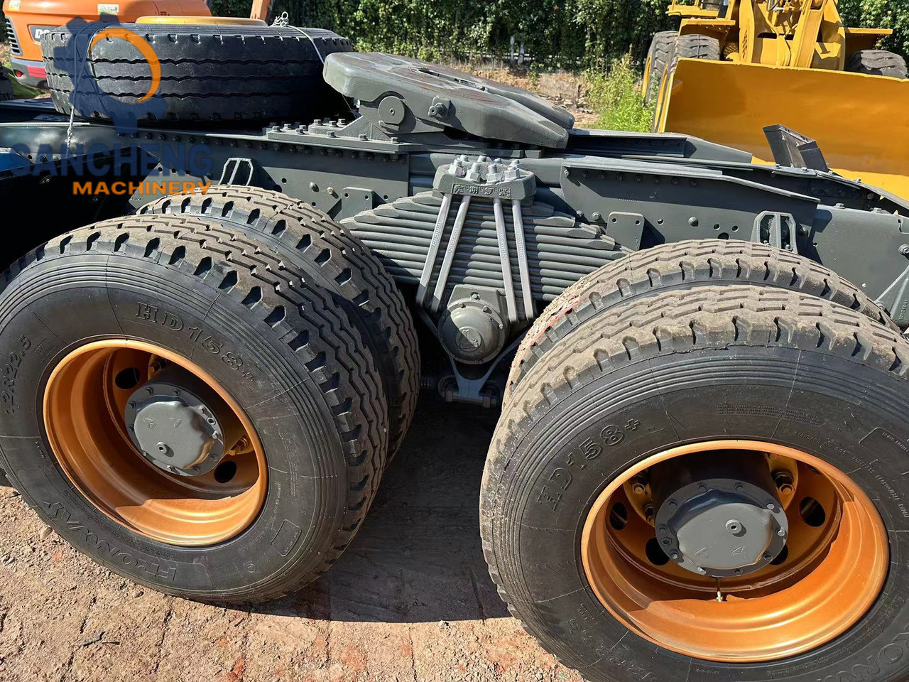 Nyergesvontató SINOTRUK HOWO Truck Head 371: 7 kép. Nyergesvontató SINOTRUK HOWO Truck Head 371: 7 kép.