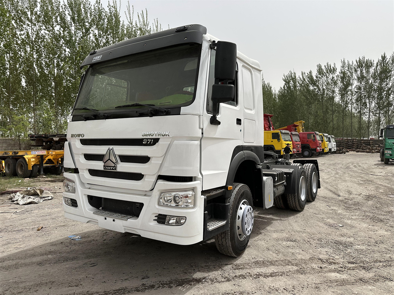 SINOTRUK Howo 371 Truck Head - Nyergesvontató: 4 kép. SINOTRUK Howo 371 Truck Head - Nyergesvontató: 4 kép.