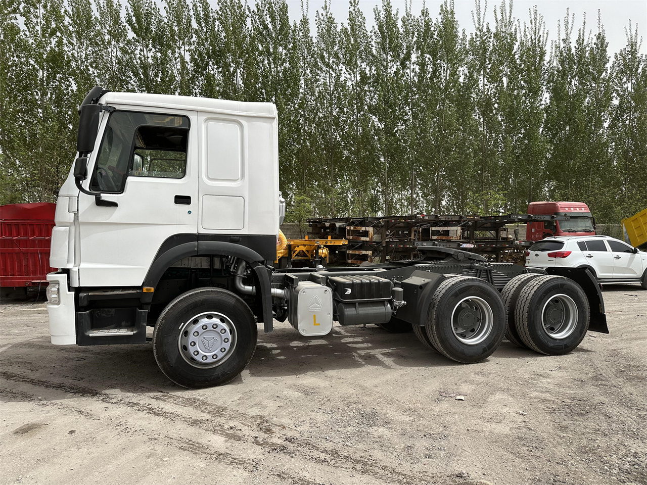 SINOTRUK Howo 371 Truck Head - Nyergesvontató: 5 kép. SINOTRUK Howo 371 Truck Head - Nyergesvontató: 5 kép.