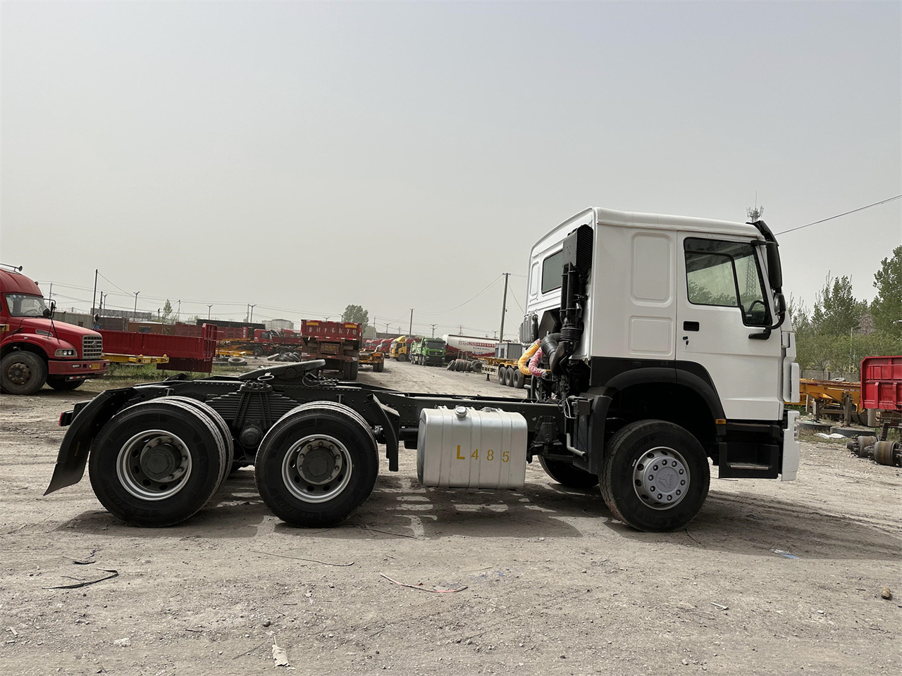 SINOTRUK Howo 371 Truck Head - Nyergesvontató: 3 kép. SINOTRUK Howo 371 Truck Head - Nyergesvontató: 3 kép.