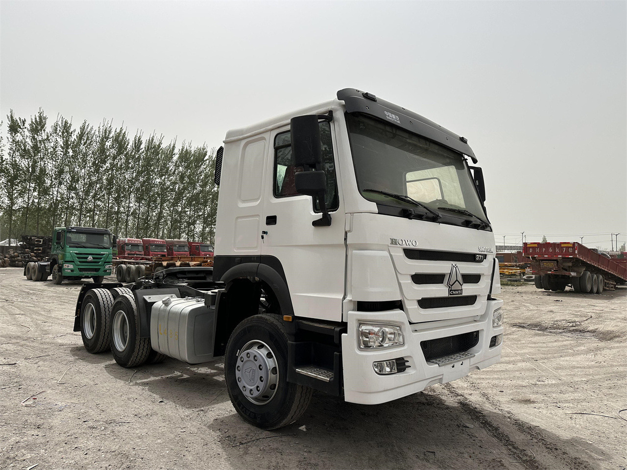 SINOTRUK Howo 371hp Truck Head - Nyergesvontató: 1 kép. SINOTRUK Howo 371hp Truck Head - Nyergesvontató: 1 kép.