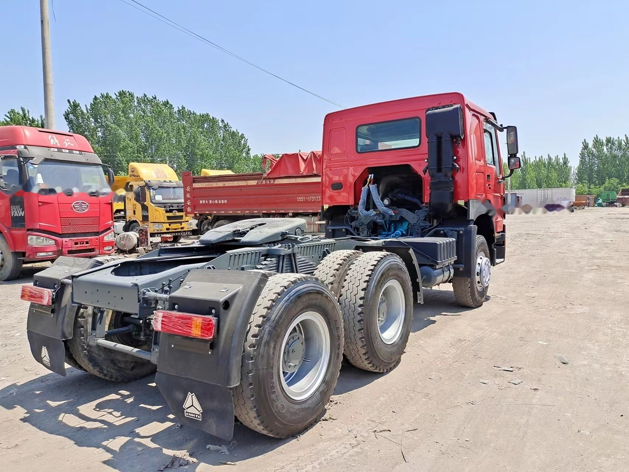 SINOTRUK Howo tractor unit 420hp 6x4 - Nyergesvontató: 4 kép. SINOTRUK Howo tractor unit 420hp 6x4 - Nyergesvontató: 4 kép.