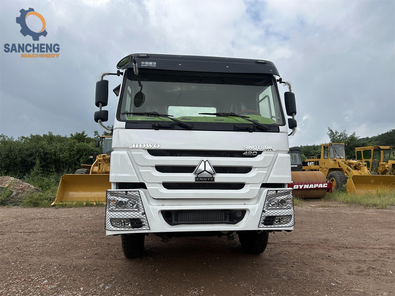SINOTRUK Howo tractor unit 420hp - Nyergesvontató: 4 kép. SINOTRUK Howo tractor unit 420hp - Nyergesvontató: 4 kép.