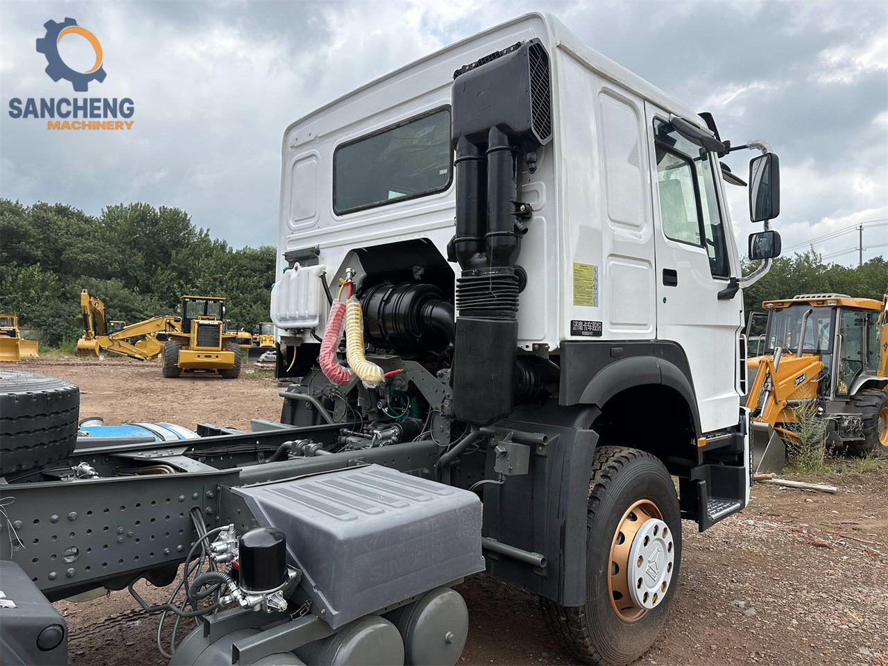 Nyergesvontató SINOTRUK Howo tractor unit 420hp: 11 kép.