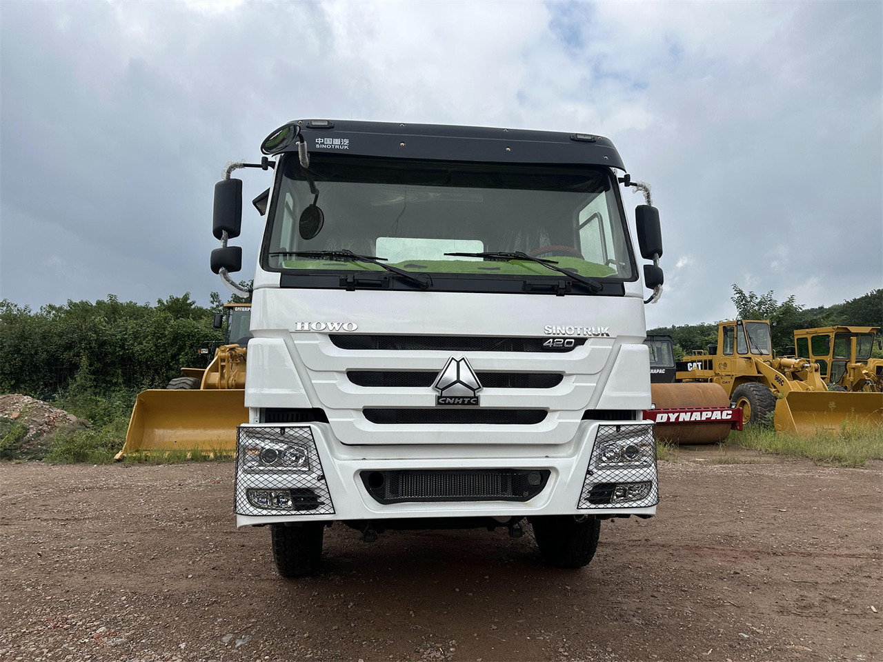 SINOTRUK Howo tractor unit 420hp - Nyergesvontató: 2 kép. SINOTRUK Howo tractor unit 420hp - Nyergesvontató: 2 kép.