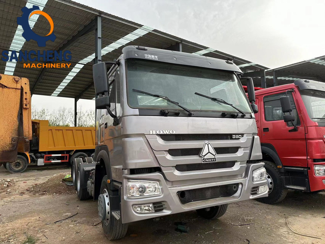 Sinotruk HOWO 380hp 6x4 tractor - Nyergesvontató: 4 kép. Sinotruk HOWO 380hp 6x4 tractor - Nyergesvontató: 4 kép.