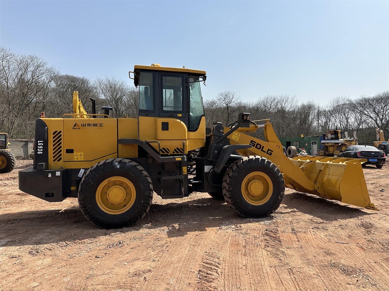 SDLG 936L - Gumikerekes homlokrakodó: 5 kép. SDLG 936L - Gumikerekes homlokrakodó: 5 kép.