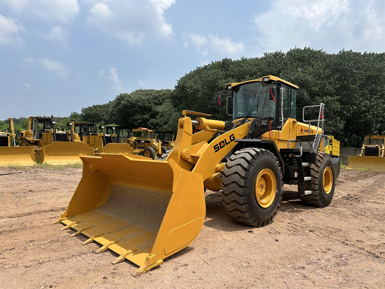 SDLG L956F Wheel loader - Gumikerekes homlokrakodó: 1 kép. SDLG L956F Wheel loader - Gumikerekes homlokrakodó: 1 kép.