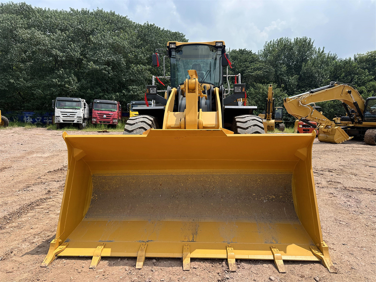 SDLG L956F Wheel loader - Gumikerekes homlokrakodó: 3 kép. SDLG L956F Wheel loader - Gumikerekes homlokrakodó: 3 kép.