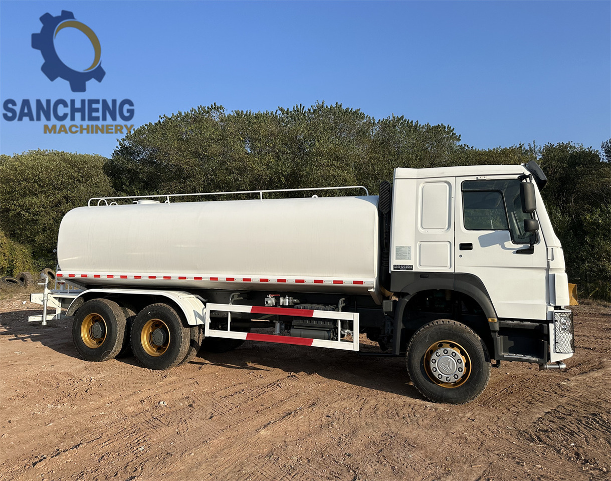 SINOTRUK HOWO 370HP 6x4 Water Tank Truck - Tartályos teherautó: 3 kép. SINOTRUK HOWO 370HP 6x4 Water Tank Truck - Tartályos teherautó: 3 kép.