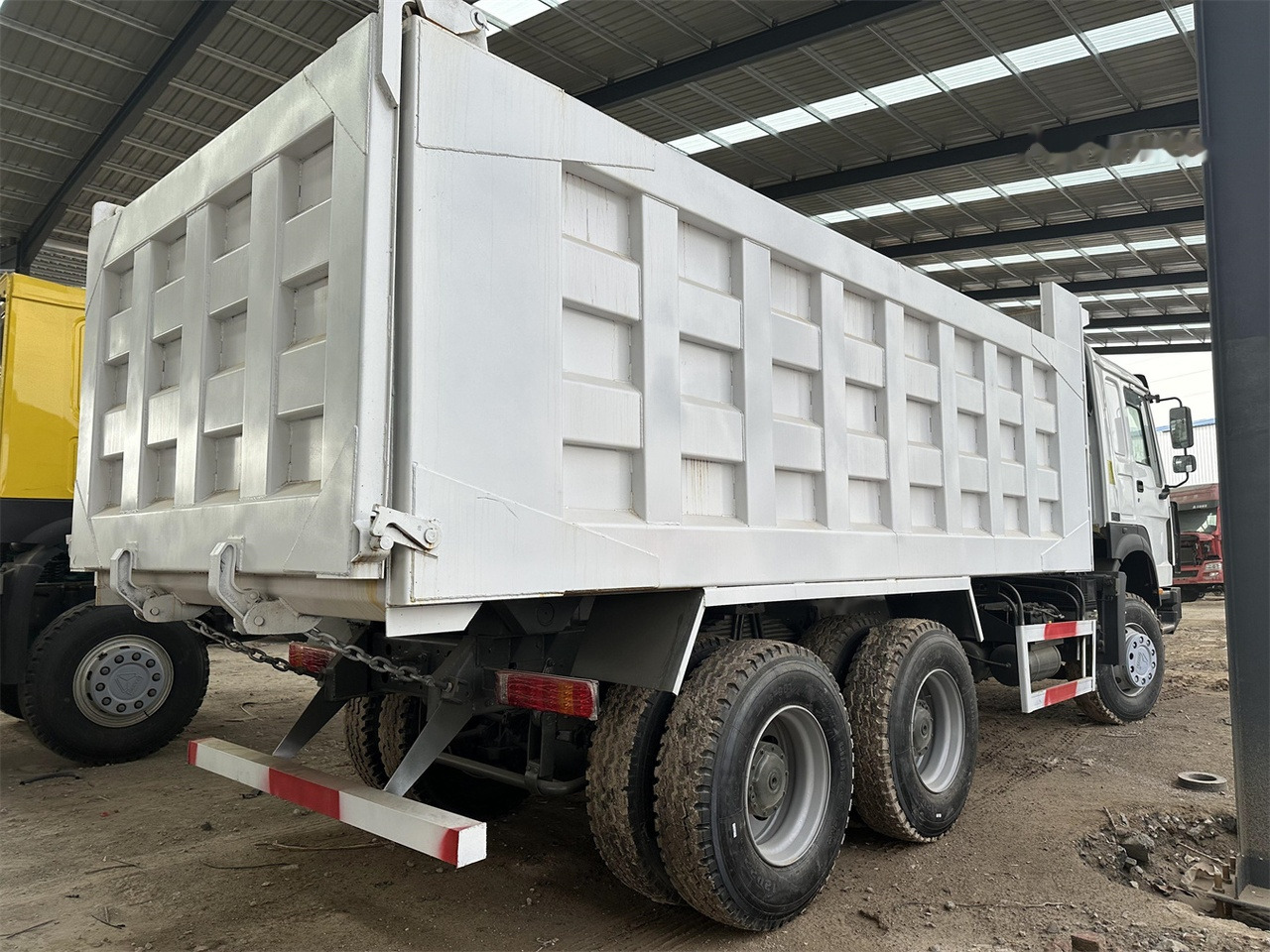 SINOTRUK HOWO 371 Dump Truck lízing SINOTRUK HOWO 371 Dump Truck: 10 kép.