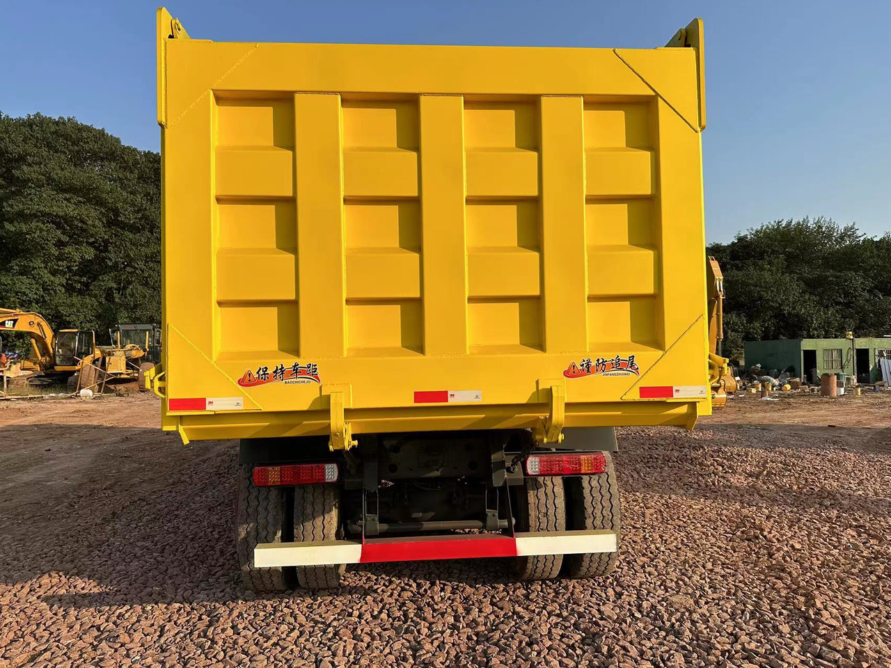 SINOTRUK HOWO 371 Dump Truck lízing SINOTRUK HOWO 371 Dump Truck: 9 kép.