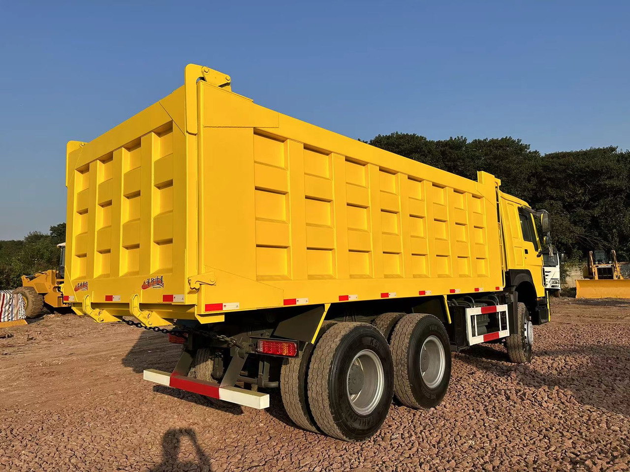 SINOTRUK HOWO 371 Dump Truck lízing SINOTRUK HOWO 371 Dump Truck: 8 kép.