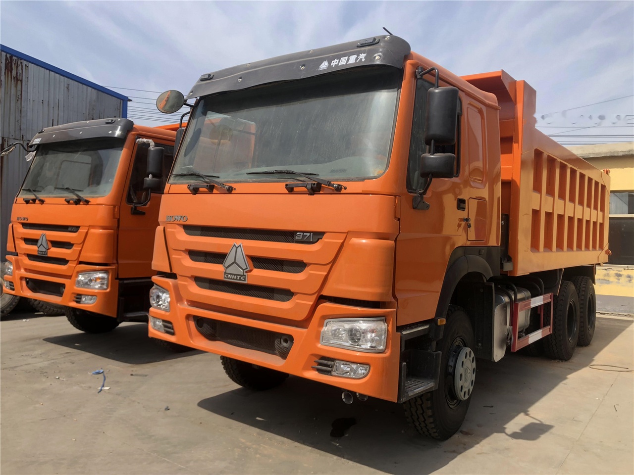 SINOTRUK HOWO 371 Dump truck - Billenőplatós teherautó: 1 kép. SINOTRUK HOWO 371 Dump truck - Billenőplatós teherautó: 1 kép.