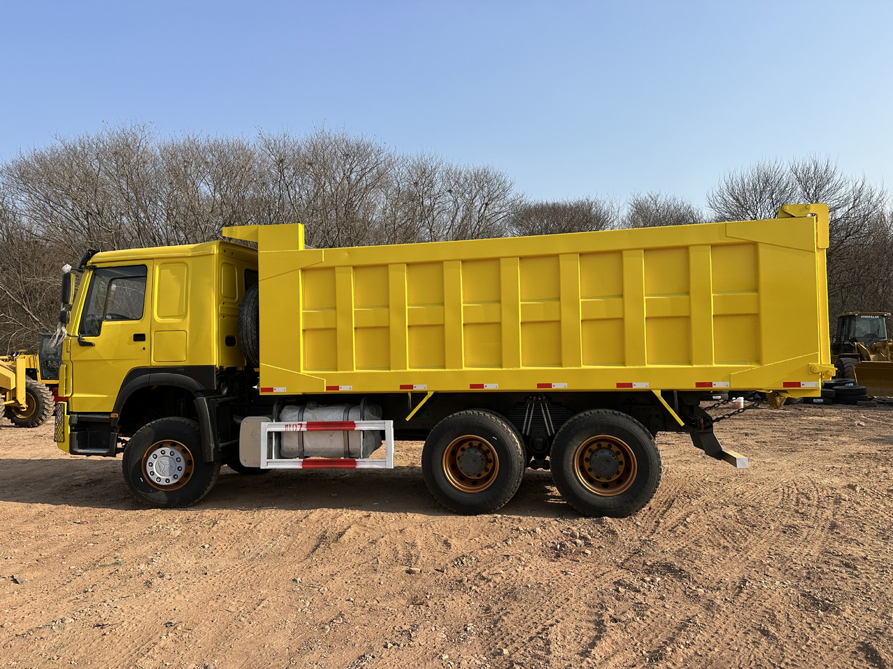 SINOTRUK HOWO 371 - Billenőplatós teherautó: 5 kép. SINOTRUK HOWO 371 - Billenőplatós teherautó: 5 kép.