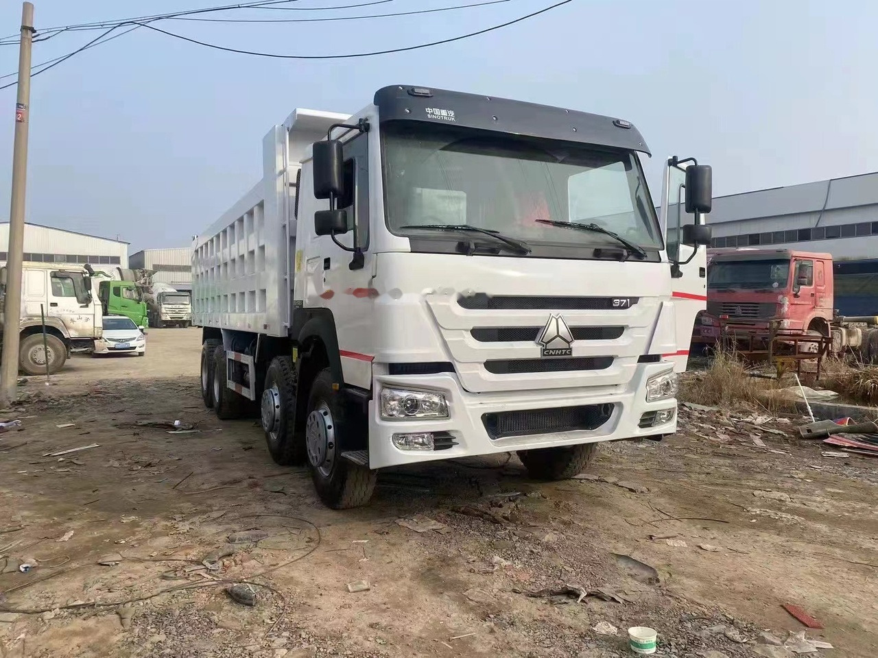 SINOTRUK HOWO 371 Tipper truck - Billenőplatós teherautó: 4 kép. SINOTRUK HOWO 371 Tipper truck - Billenőplatós teherautó: 4 kép.