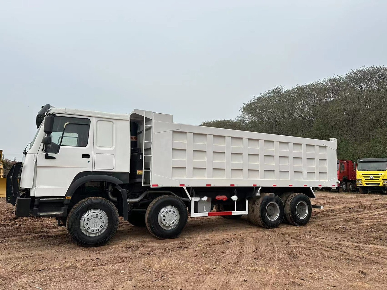 SINOTRUK HOWO 371 with Bumper - Billenőplatós teherautó: 5 kép. SINOTRUK HOWO 371 with Bumper - Billenőplatós teherautó: 5 kép.