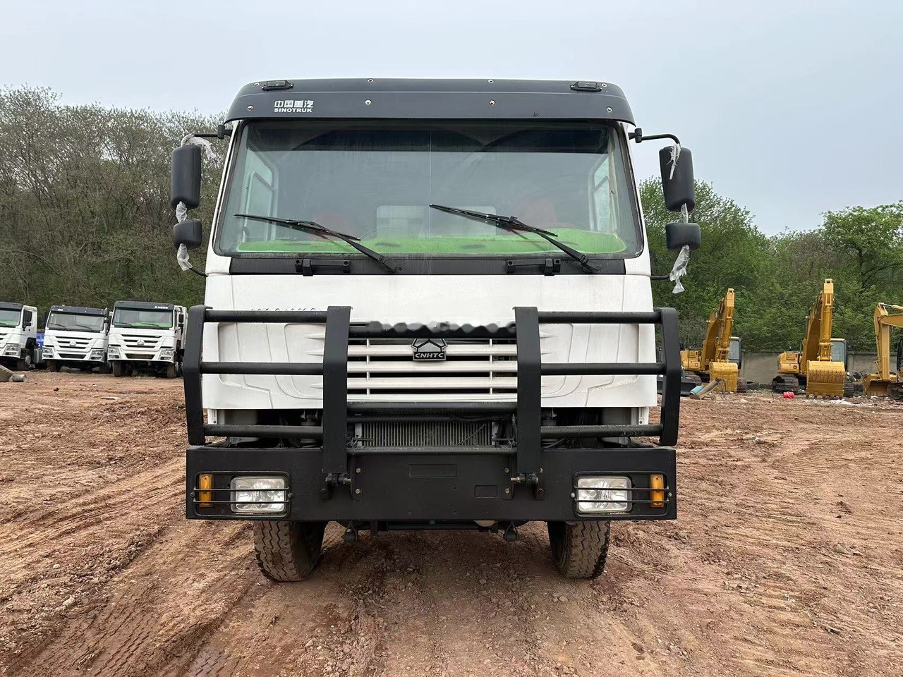 SINOTRUK HOWO 371 with Bumper - Billenőplatós teherautó: 2 kép. SINOTRUK HOWO 371 with Bumper - Billenőplatós teherautó: 2 kép.