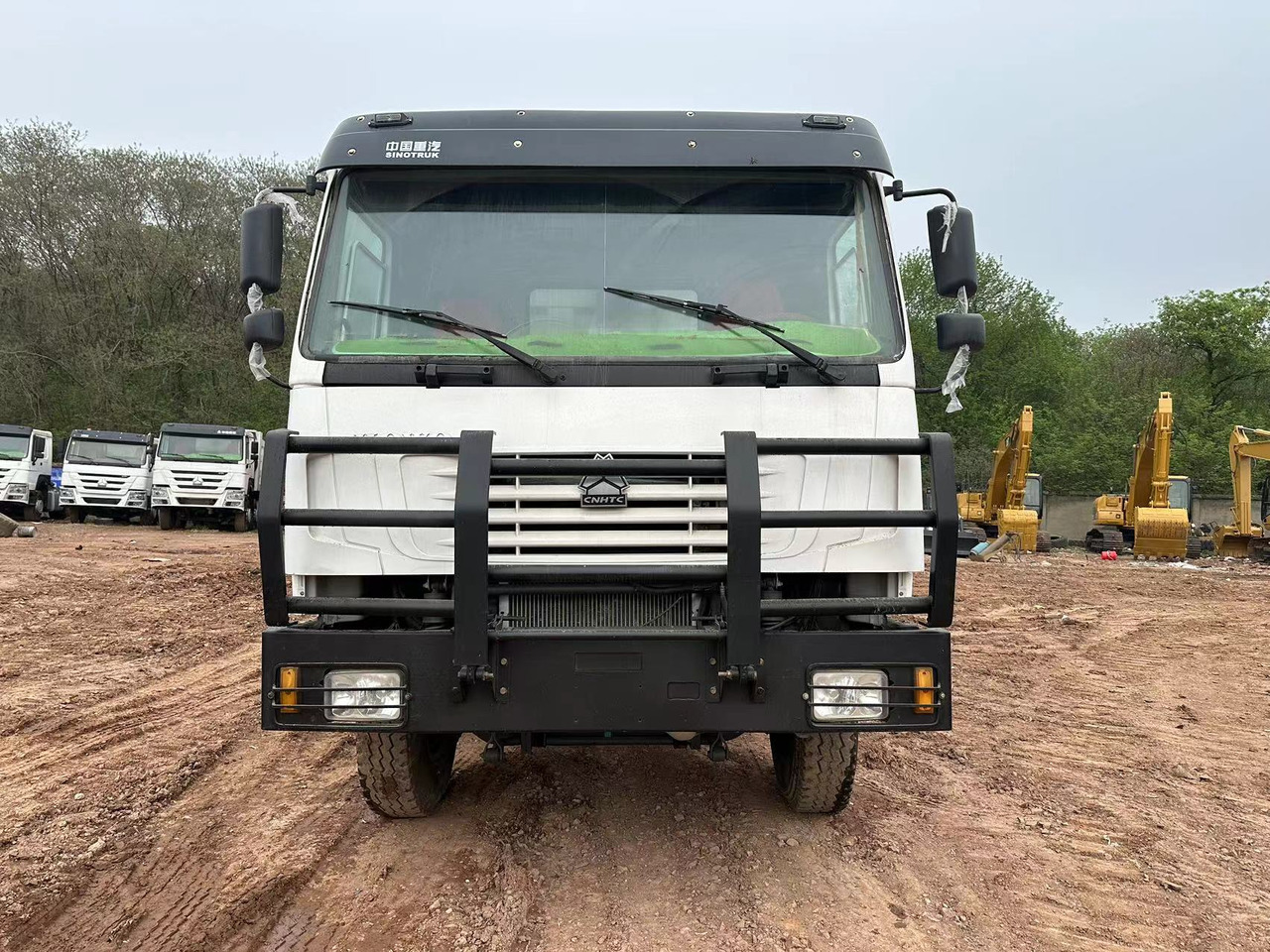 SINOTRUK HOWO 371 with Bumper - Billenőplatós teherautó: 3 kép. SINOTRUK HOWO 371 with Bumper - Billenőplatós teherautó: 3 kép.