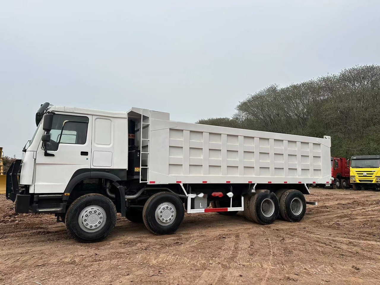 SINOTRUK HOWO 371 with Bumper - Billenőplatós teherautó: 5 kép. SINOTRUK HOWO 371 with Bumper - Billenőplatós teherautó: 5 kép.