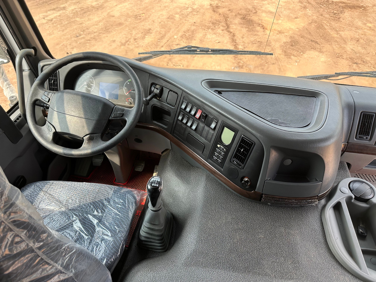 SINOTRUK HOWO Dump truck 371 6x4 - Billenőplatós teherautó: 4 kép. SINOTRUK HOWO Dump truck 371 6x4 - Billenőplatós teherautó: 4 kép.
