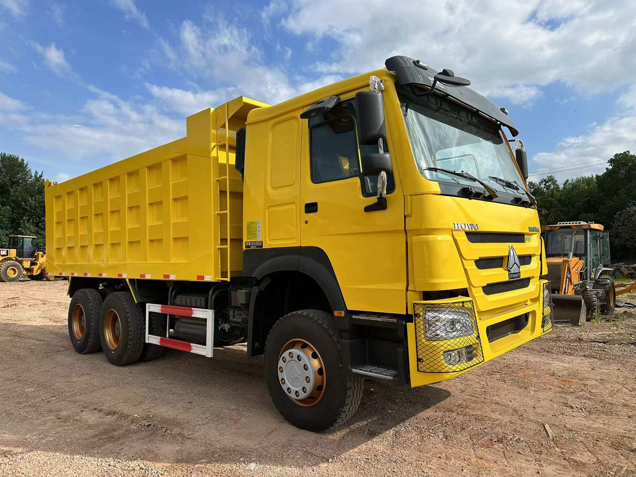 SINOTRUK Howo 371 Dump truck - Billenőplatós teherautó: 1 kép. SINOTRUK Howo 371 Dump truck - Billenőplatós teherautó: 1 kép.