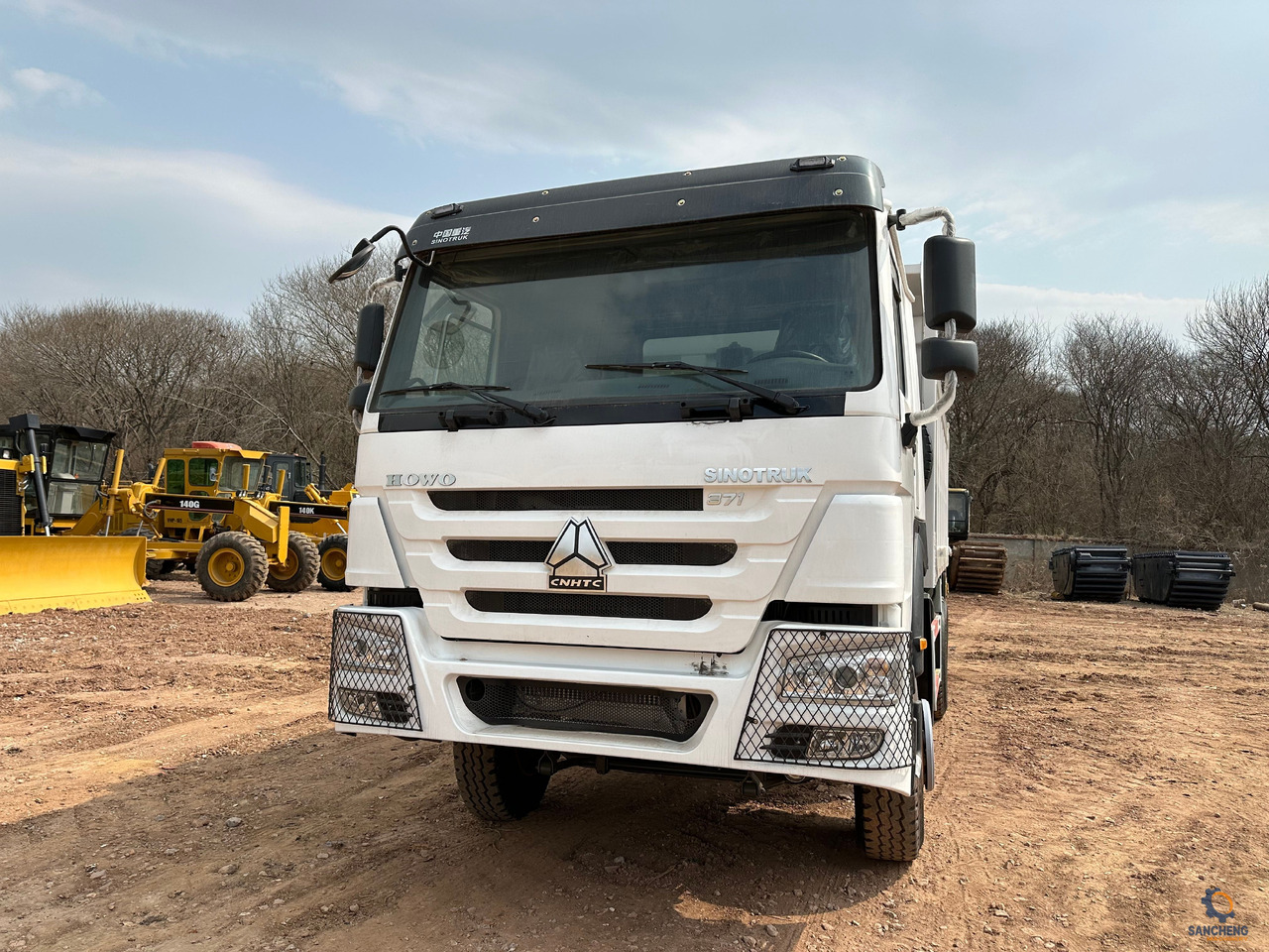 SINOTRUK Howo Dump truck 371 - Billenőplatós teherautó: 5 kép. SINOTRUK Howo Dump truck 371 - Billenőplatós teherautó: 5 kép.