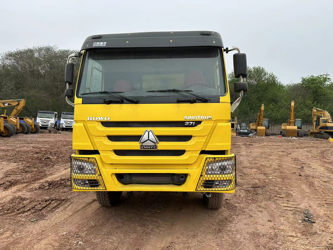 SINOTRUK Howo Dump truck 371 - Billenőplatós teherautó: 5 kép. SINOTRUK Howo Dump truck 371 - Billenőplatós teherautó: 5 kép.