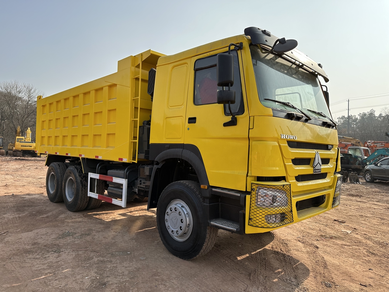 SINOTRUK Howo Dump truck 371 - Billenőplatós teherautó: 2 kép. SINOTRUK Howo Dump truck 371 - Billenőplatós teherautó: 2 kép.