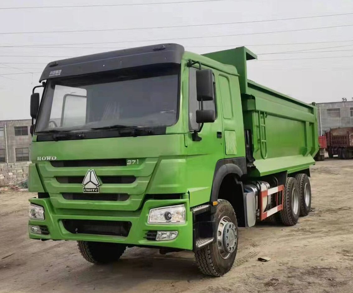 SINOTRUK Howo Dump truck 371 - Billenőplatós teherautó: 2 kép. SINOTRUK Howo Dump truck 371 - Billenőplatós teherautó: 2 kép.