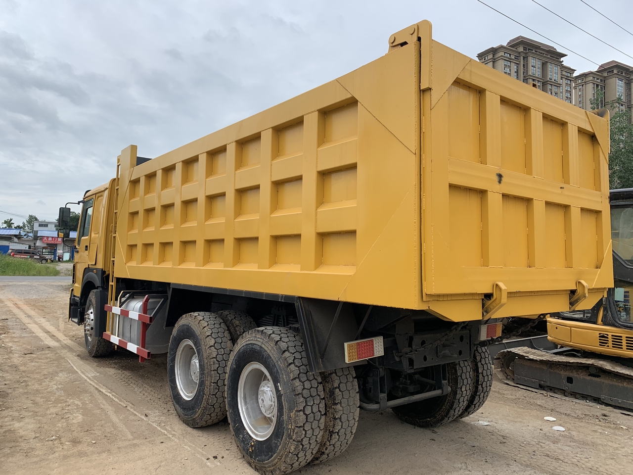 SINOTRUK Howo Dump truck 371 - Billenőplatós teherautó: 5 kép. SINOTRUK Howo Dump truck 371 - Billenőplatós teherautó: 5 kép.