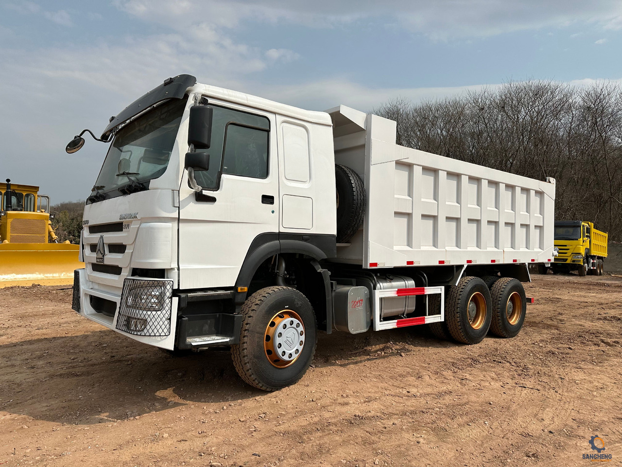 SINOTRUK Howo Dump truck 371 - Billenőplatós teherautó: 3 kép. SINOTRUK Howo Dump truck 371 - Billenőplatós teherautó: 3 kép.