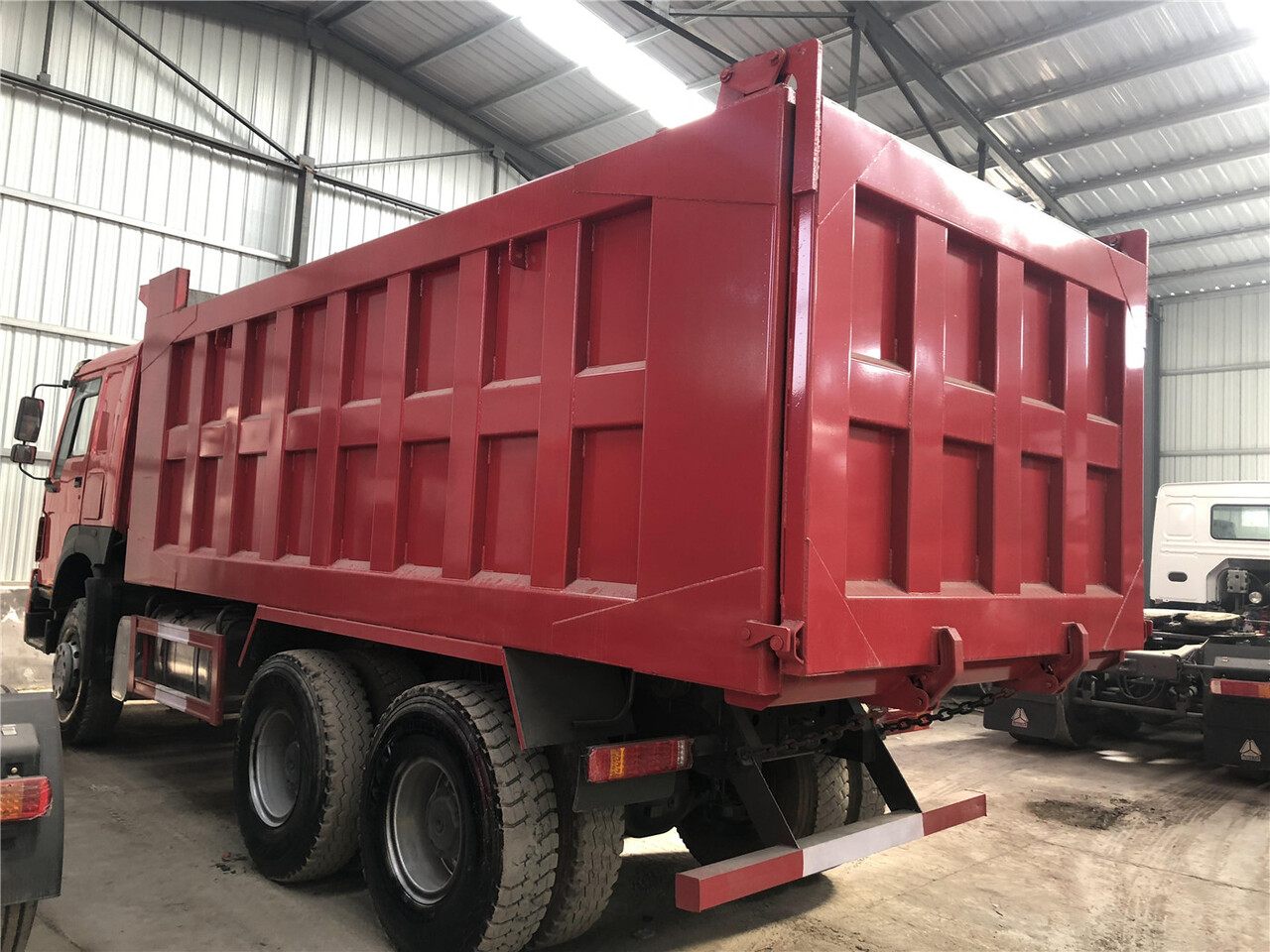 SINOTRUK Howo Dump truck 371 - Billenőplatós teherautó: 5 kép. SINOTRUK Howo Dump truck 371 - Billenőplatós teherautó: 5 kép.