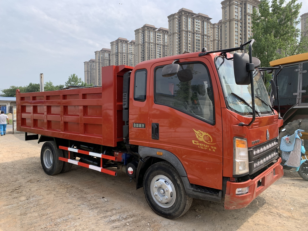 SINOTRUK Howo Dump truck 4x2 - Billenőplatós teherautó: 2 kép. SINOTRUK Howo Dump truck 4x2 - Billenőplatós teherautó: 2 kép.