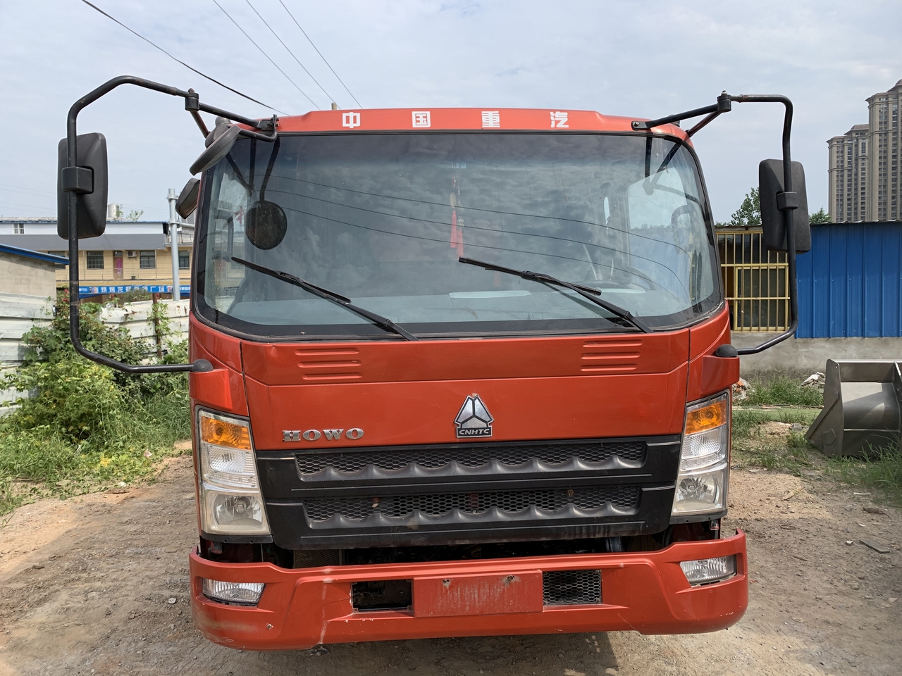 SINOTRUK Howo Dump truck 4x2 - Billenőplatós teherautó: 3 kép. SINOTRUK Howo Dump truck 4x2 - Billenőplatós teherautó: 3 kép.