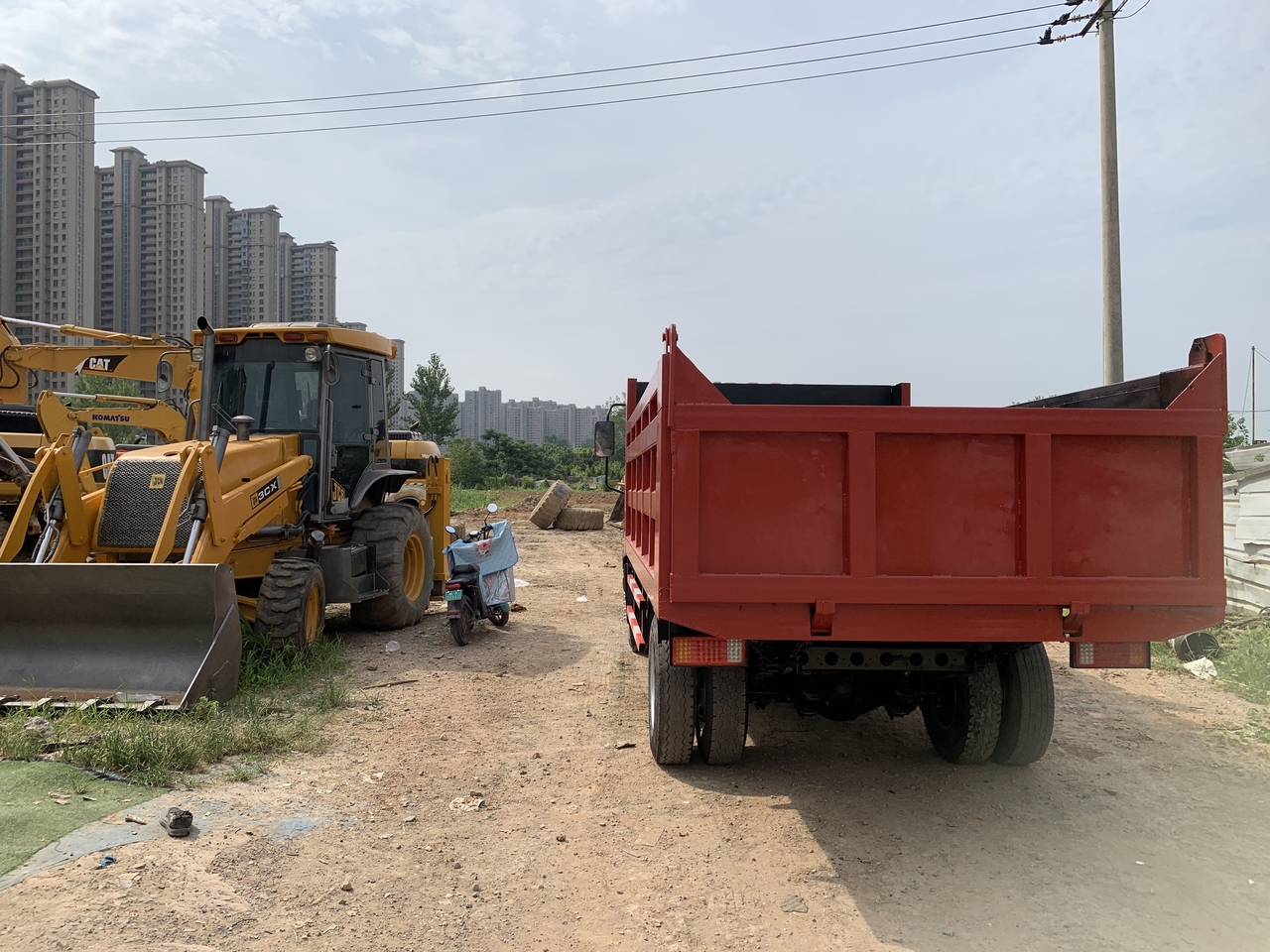 SINOTRUK Howo Dump truck 4x2 - Billenőplatós teherautó: 5 kép. SINOTRUK Howo Dump truck 4x2 - Billenőplatós teherautó: 5 kép.