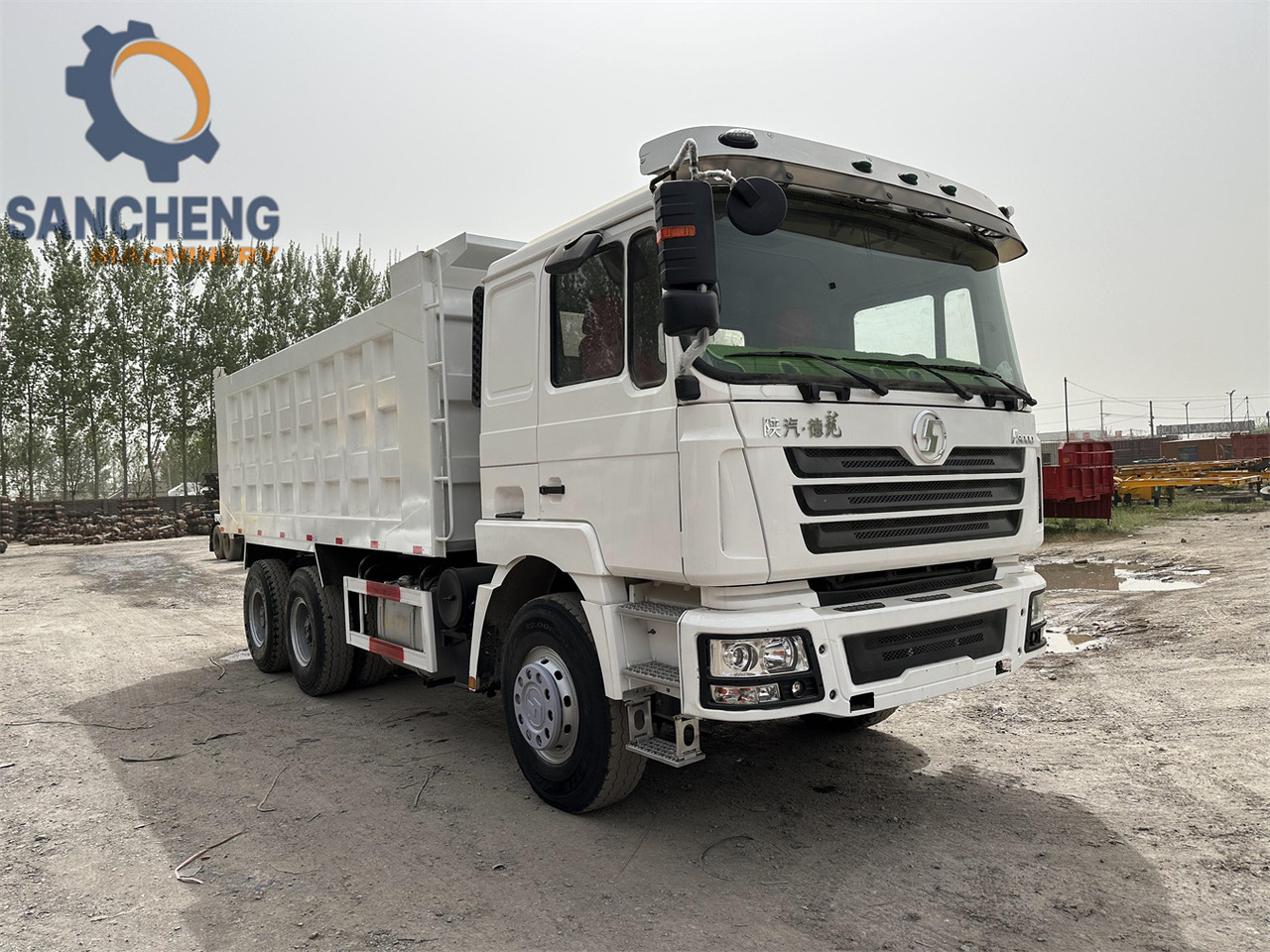 Shacman F3000 Dump truck - Billenőplatós teherautó: 3 kép. Shacman F3000 Dump truck - Billenőplatós teherautó: 3 kép.