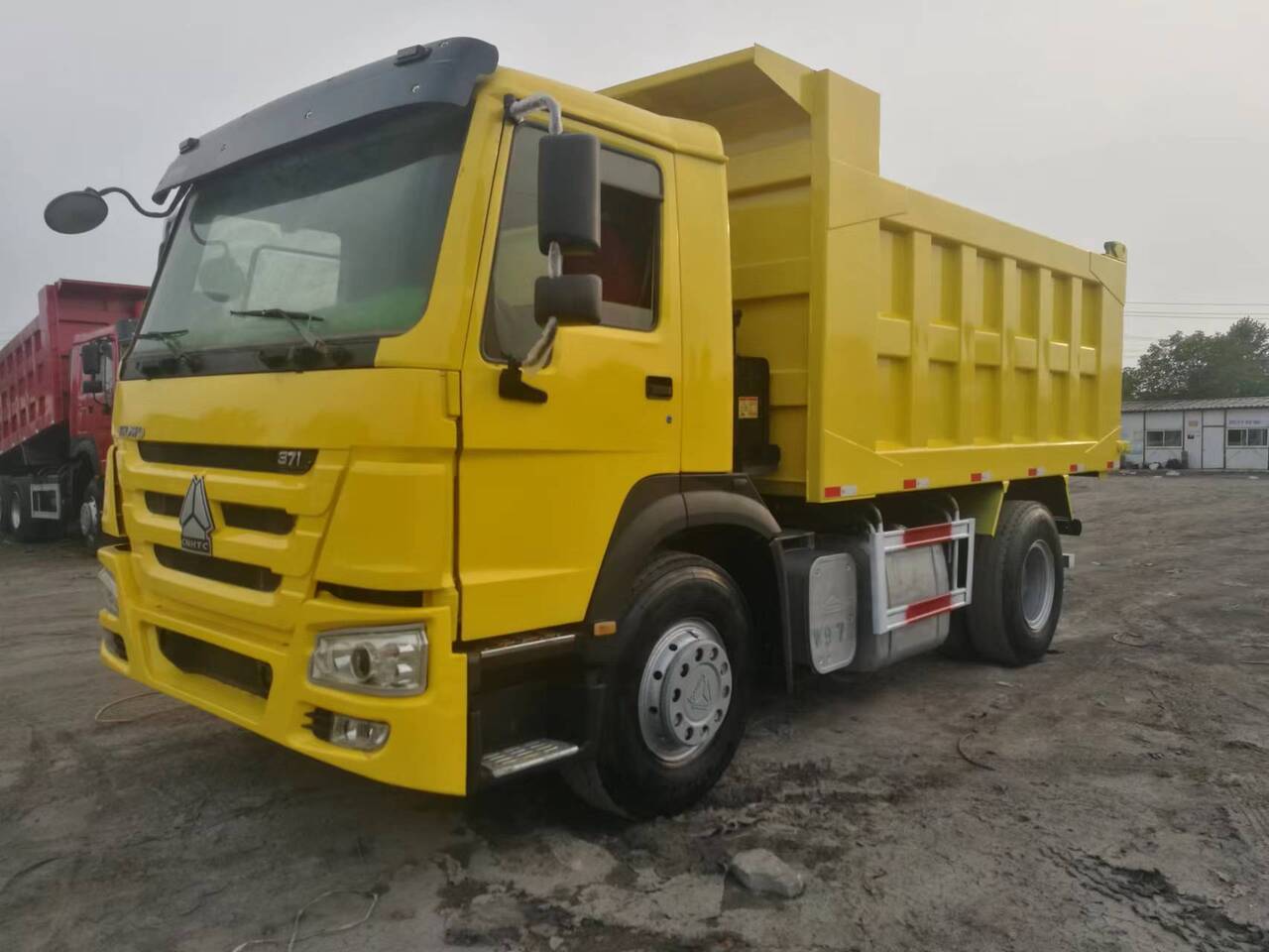 Sinotruk HOWO HOWO 4x2 Dump Truck 371 - Billenőplatós teherautó: 1 kép. Sinotruk HOWO HOWO 4x2 Dump Truck 371 - Billenőplatós teherautó: 1 kép.