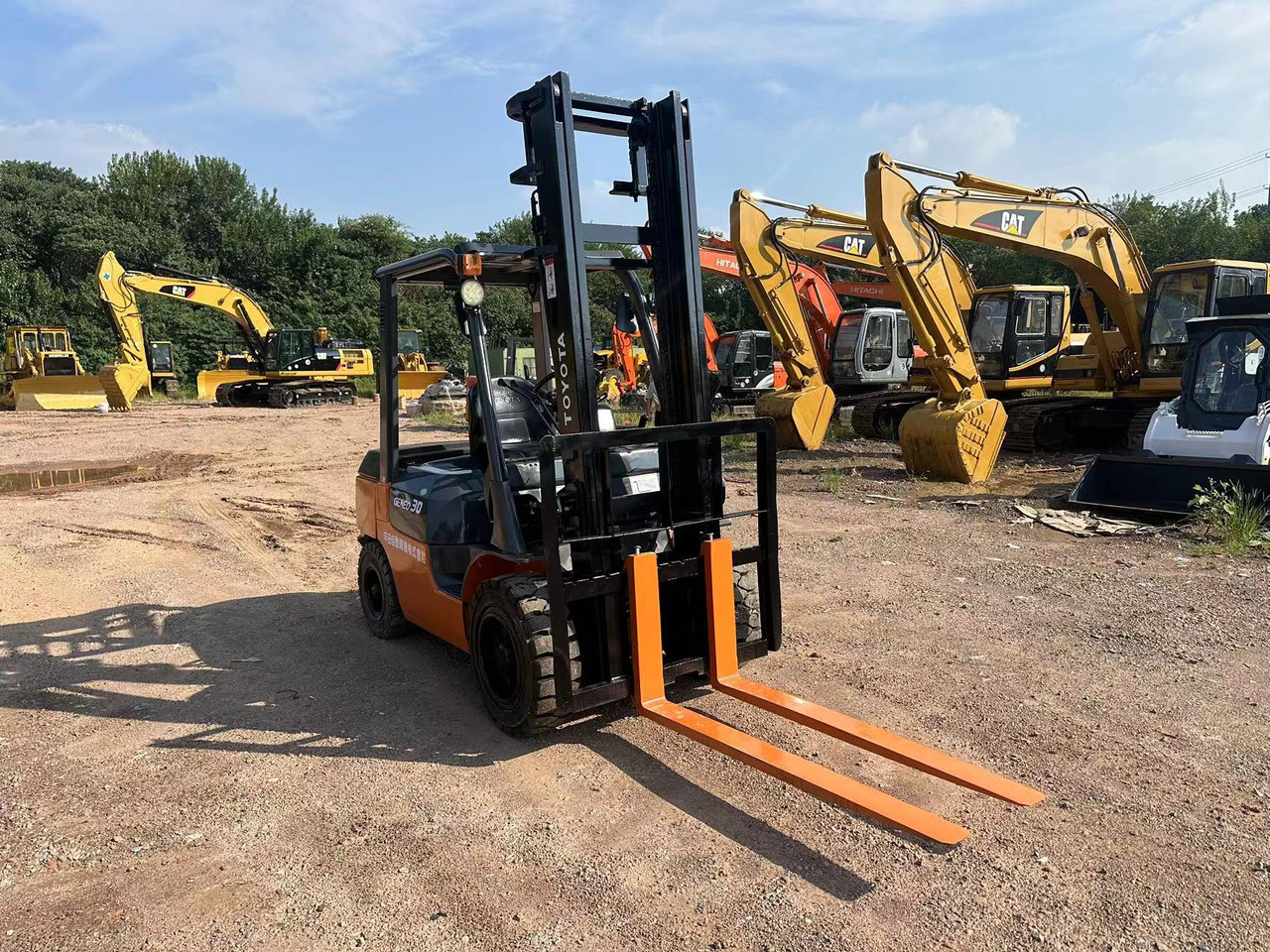 TOYOTA GENEO30 forklift - Dízel targonca: 2 kép. TOYOTA GENEO30 forklift - Dízel targonca: 2 kép.